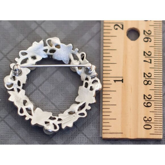 Vintage Pearls & Leaves Brooch by Crown Trifari G28 - Picture 2 of 2